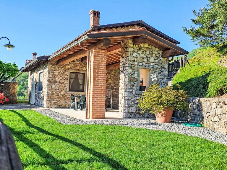 Farmhouse Molazzana